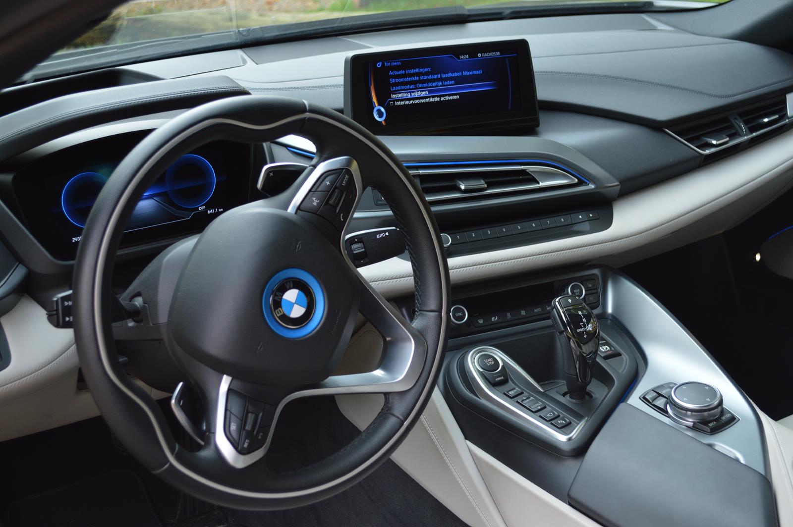 BMW-i8-interieur